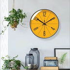 Stille Scandinavische Wandklok met Minimalistische Constructie voor Binnenruimtes