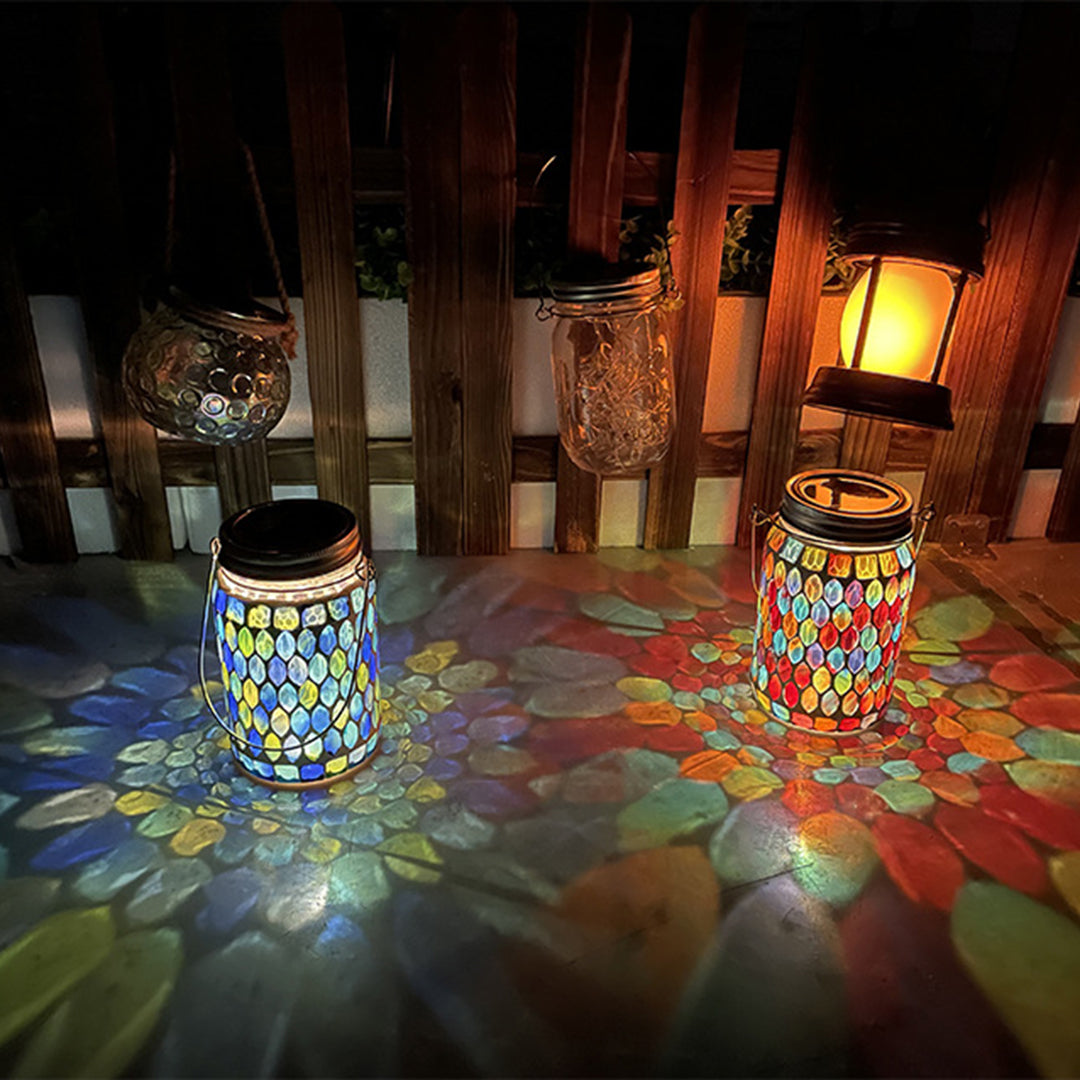 Solar Buitenlamp Met Gekleurd Glas En Sfeervolle Lichtpatronen