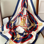 Geruite Zijden Sjaal Voor Elegante Styling Als Halsdoek Of Haaraccessoire