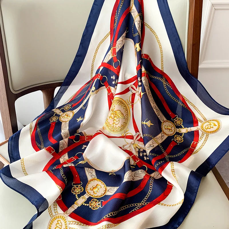 Geruite Zijden Sjaal Voor Elegante Styling Als Halsdoek Of Haaraccessoire
