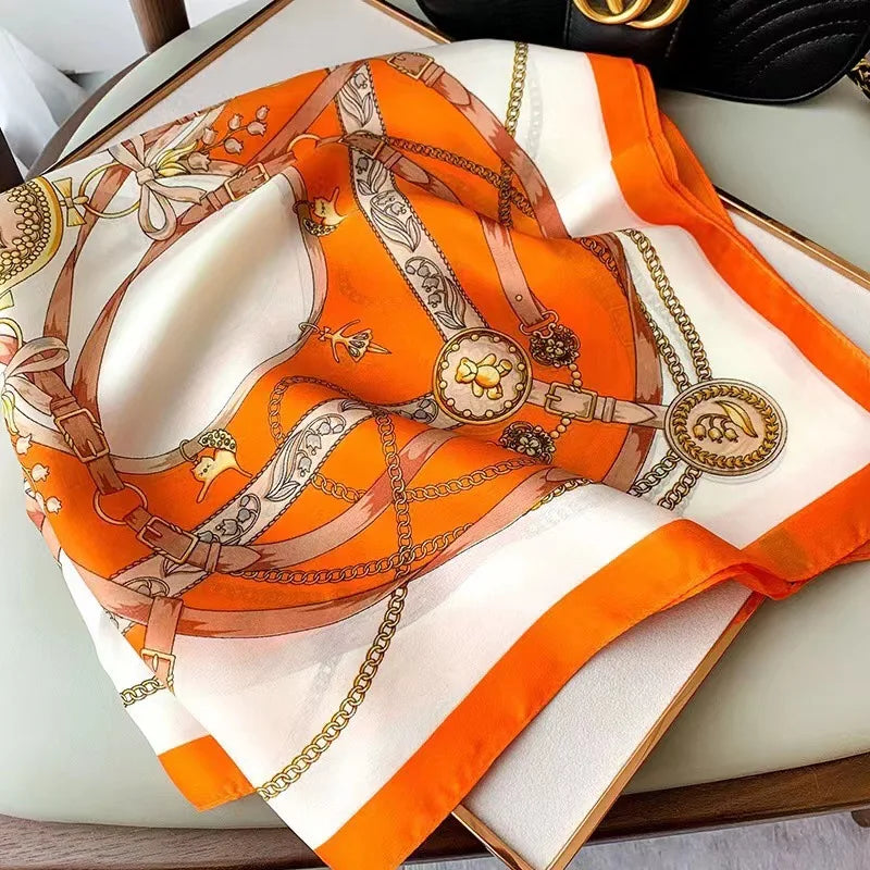Geruite Zijden Sjaal Voor Elegante Styling Als Halsdoek Of Haaraccessoire