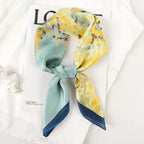 Geruite Zijden Sjaal Voor Elegante Styling Als Halsdoek Of Haaraccessoire