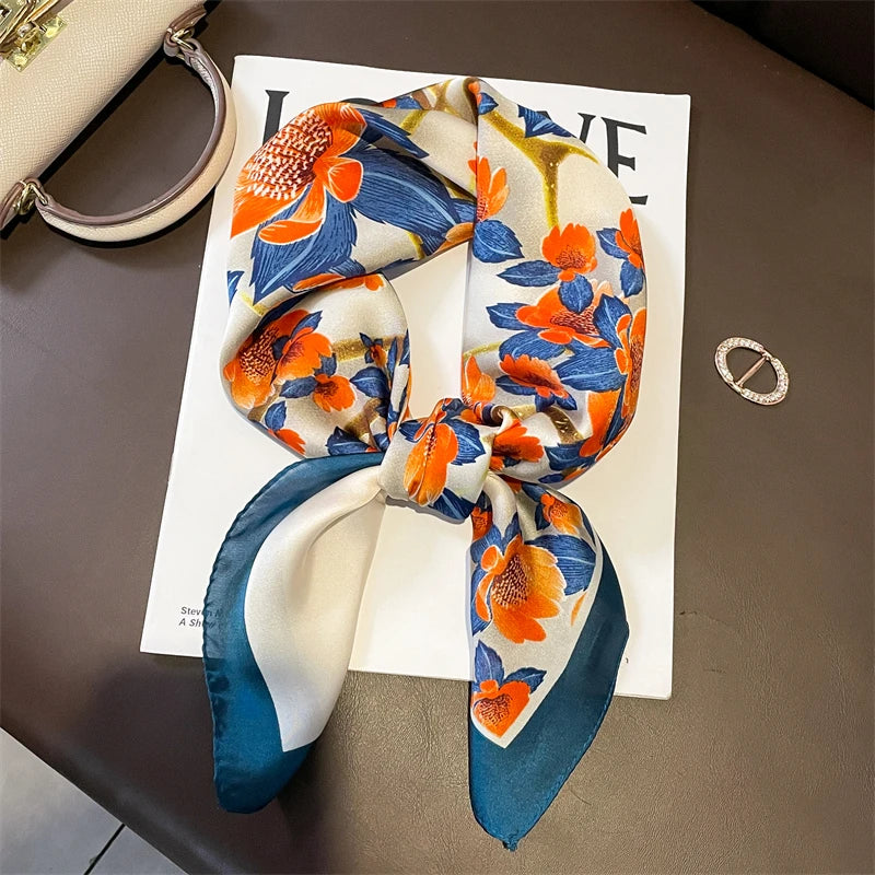 Geruite Zijden Sjaal Voor Elegante Styling Als Halsdoek Of Haaraccessoire