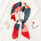Geruite Zijden Sjaal Voor Elegante Styling Als Halsdoek Of Haaraccessoire