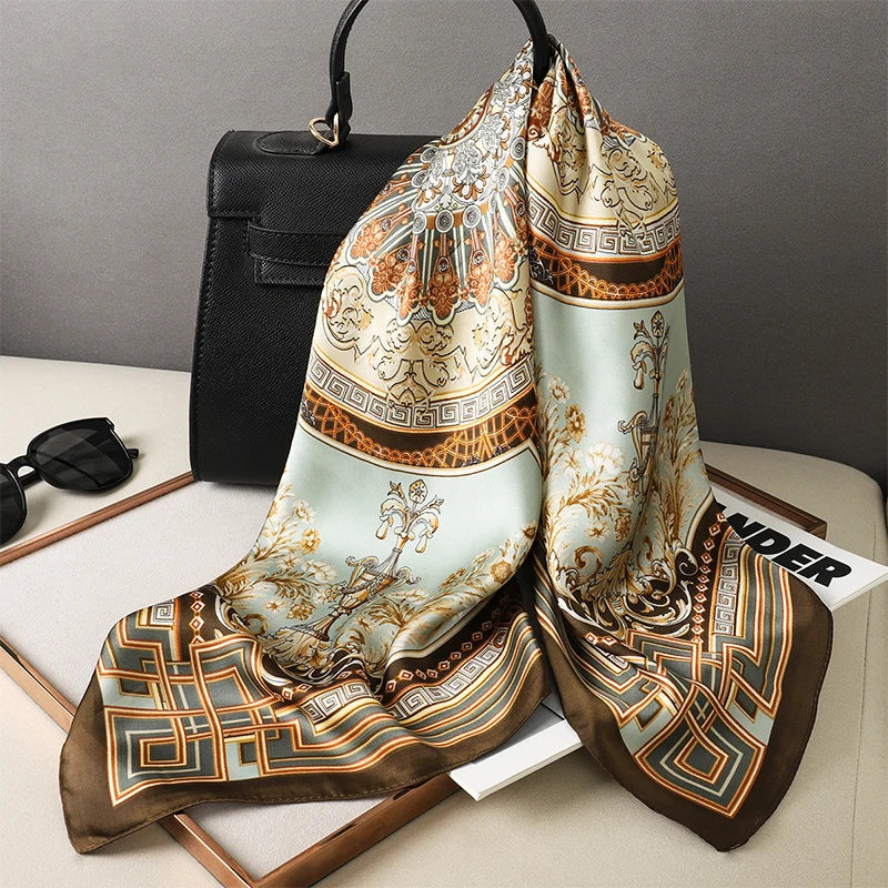 Geruite Zijden Sjaal Voor Elegante Styling Als Halsdoek Of Haaraccessoire