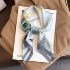 Geruite Zijden Sjaal Voor Elegante Styling Als Halsdoek Of Haaraccessoire
