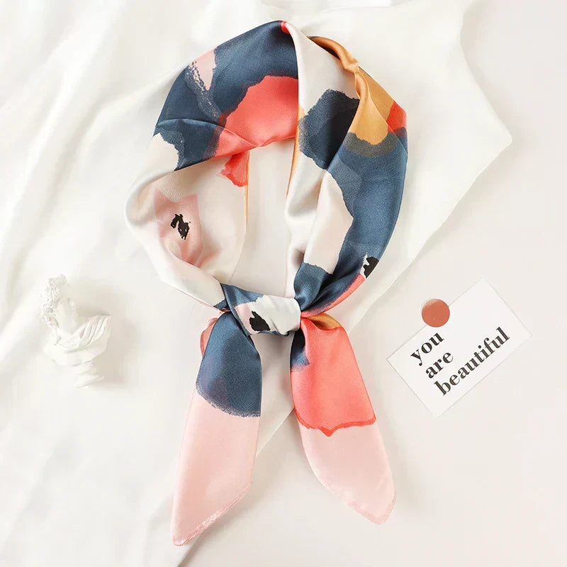 Geruite Zijden Sjaal Voor Elegante Styling Als Halsdoek Of Haaraccessoire