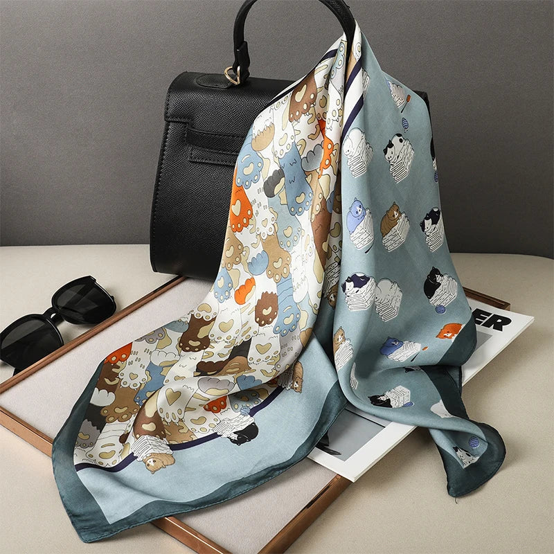 Geruite Zijden Sjaal Voor Elegante Styling Als Halsdoek Of Haaraccessoire