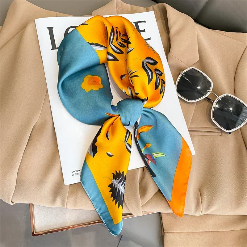 Geruite Zijden Sjaal Voor Elegante Styling Als Halsdoek Of Haaraccessoire