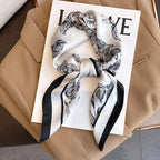 Geruite Zijden Sjaal Voor Elegante Styling Als Halsdoek Of Haaraccessoire