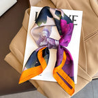 Geruite Zijden Sjaal Voor Elegante Styling Als Halsdoek Of Haaraccessoire