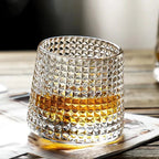 Whiskyglas Met Geribbelde Structuur En Roterend Ontwerp