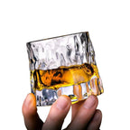 Whiskyglas Met Geribbelde Structuur En Roterend Ontwerp