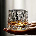 Whiskyglas Met Geribbelde Structuur En Roterend Ontwerp