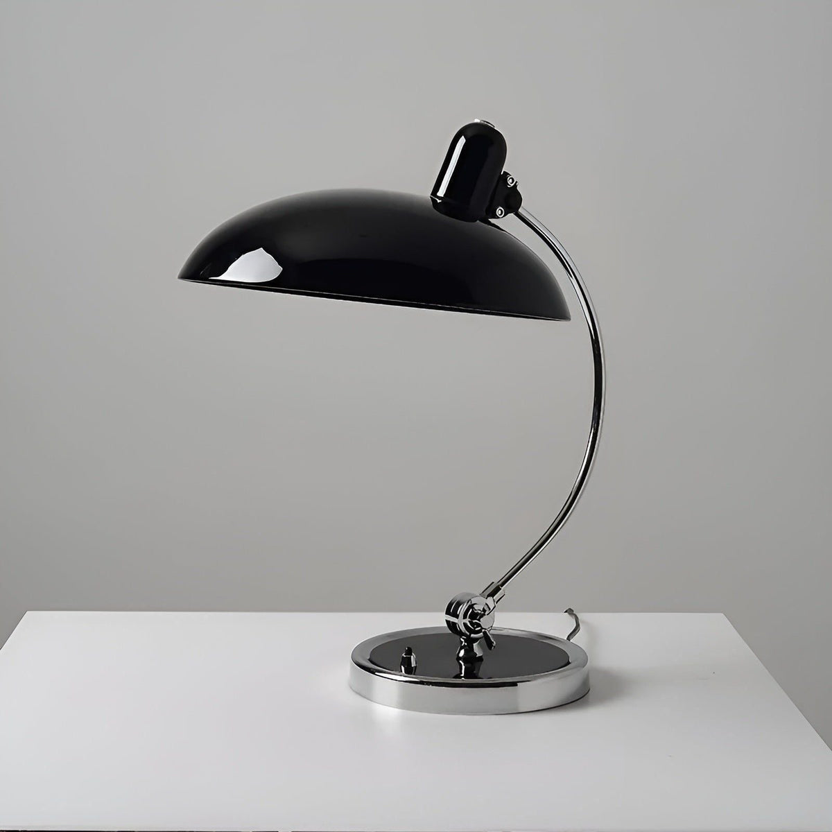 Scandinavische Tafellamp Met Instelbare LED Verlichting