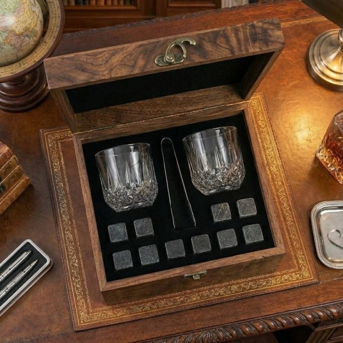 Whiskeyset met Kristallen Glazen en Granieten Koelstenen in Houten Geschenkdoos