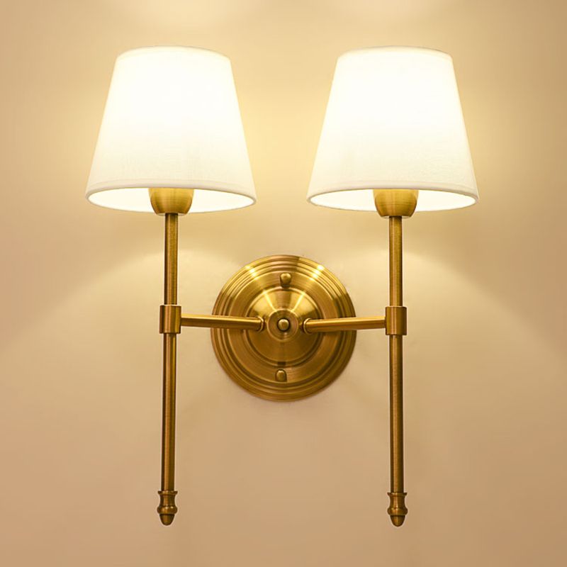 Klassieke Wandlamp Met Stoffen Kap En Messing Armatuur