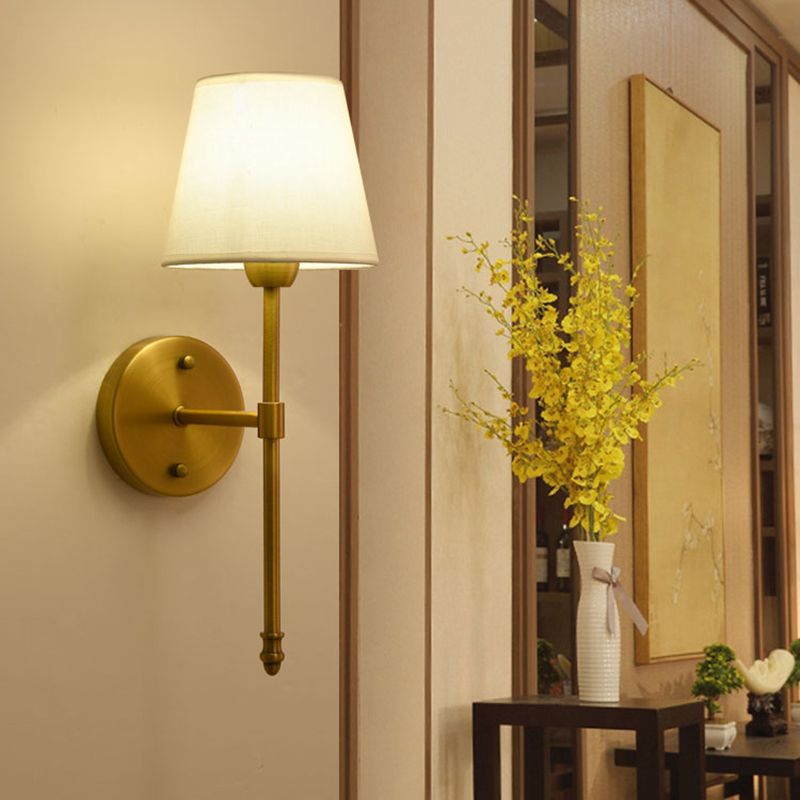 Klassieke Wandlamp Met Stoffen Kap En Messing Armatuur