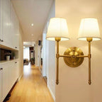 Klassieke Wandlamp Met Stoffen Kap En Messing Armatuur