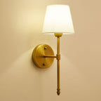 Klassieke Wandlamp Met Stoffen Kap En Messing Armatuur