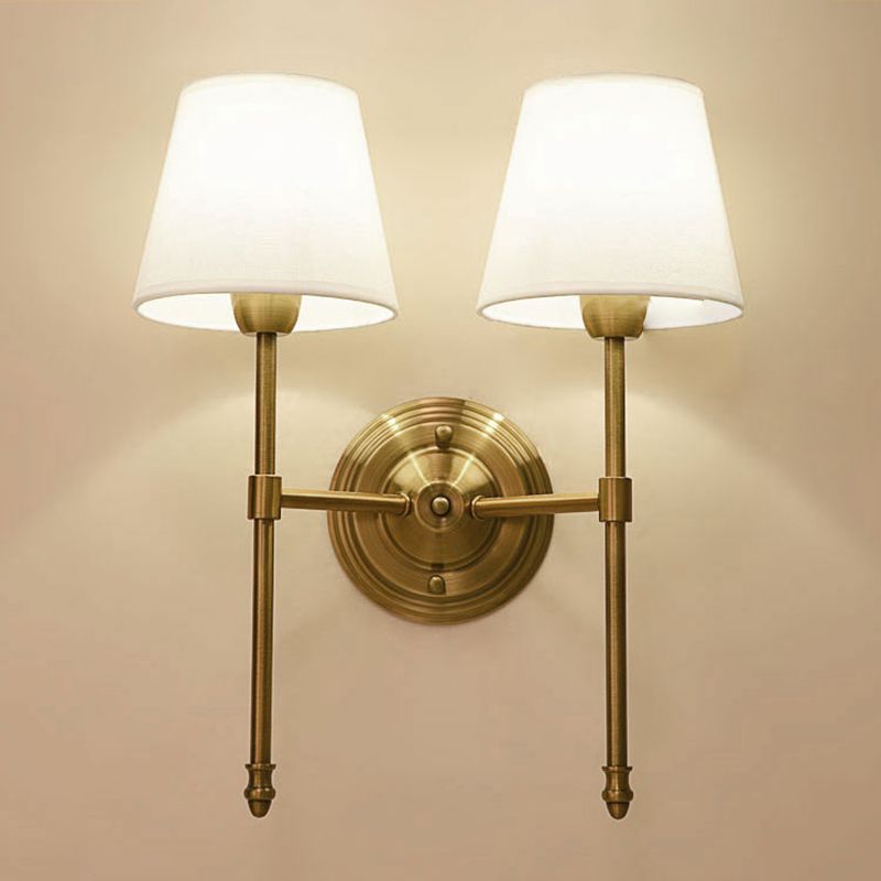 Klassieke Wandlamp Met Stoffen Kap En Messing Armatuur