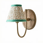 Landelijke Wandlamp Met Stoffen Kap En Sierlijke Wandbevestiging