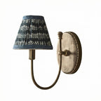 Landelijke Wandlamp Met Stoffen Kap En Sierlijke Wandbevestiging