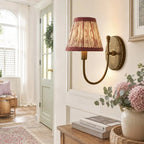 Landelijke Wandlamp Met Stoffen Kap En Sierlijke Wandbevestiging