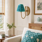 Landelijke Wandlamp Met Stoffen Kap En Sierlijke Wandbevestiging