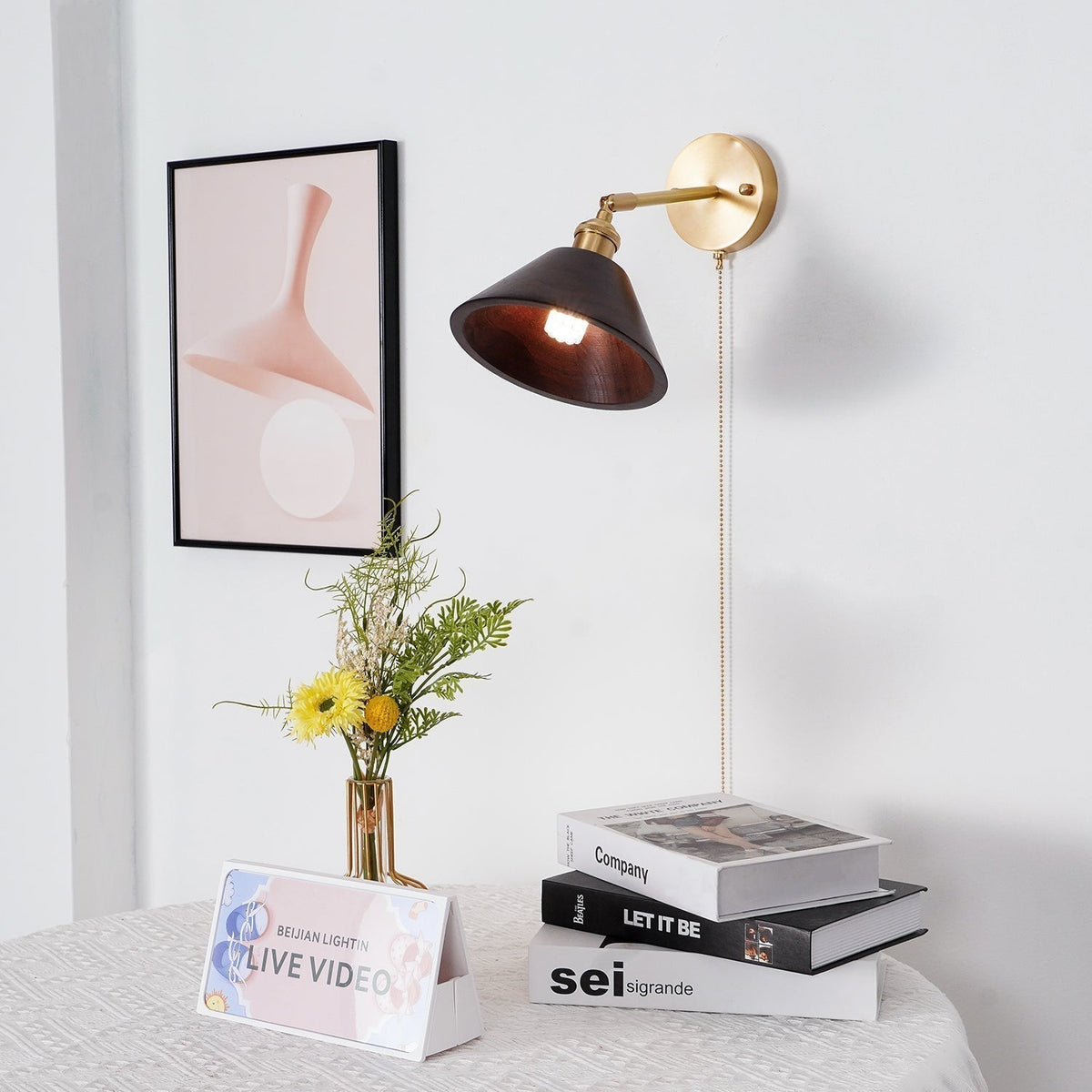 Vintage Wandlamp Met Houten Kap En Trekschakelaar