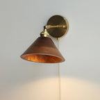 Vintage Wandlamp Met Houten Kap En Trekschakelaar