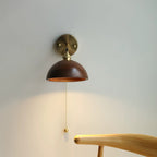 Vintage Wandlamp Met Houten Kap En Trekschakelaar