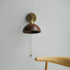 Vintage Wandlamp Met Houten Kap En Trekschakelaar
