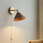 Vintage Wandlamp Met Houten Kap En Trekschakelaar