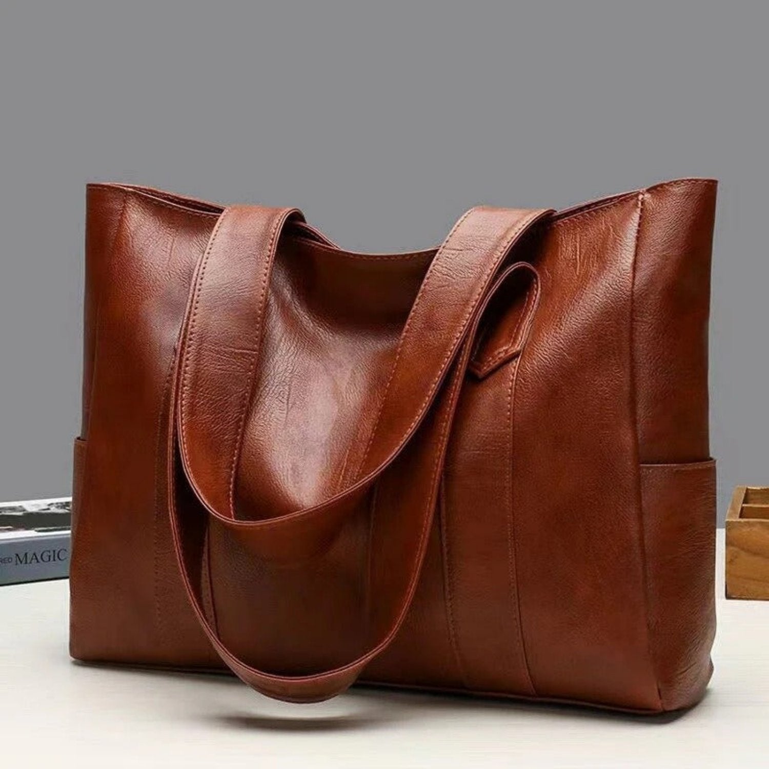 Dames Tote Tas met Ruime Zijvakken en Strakke Functionele Silhouet