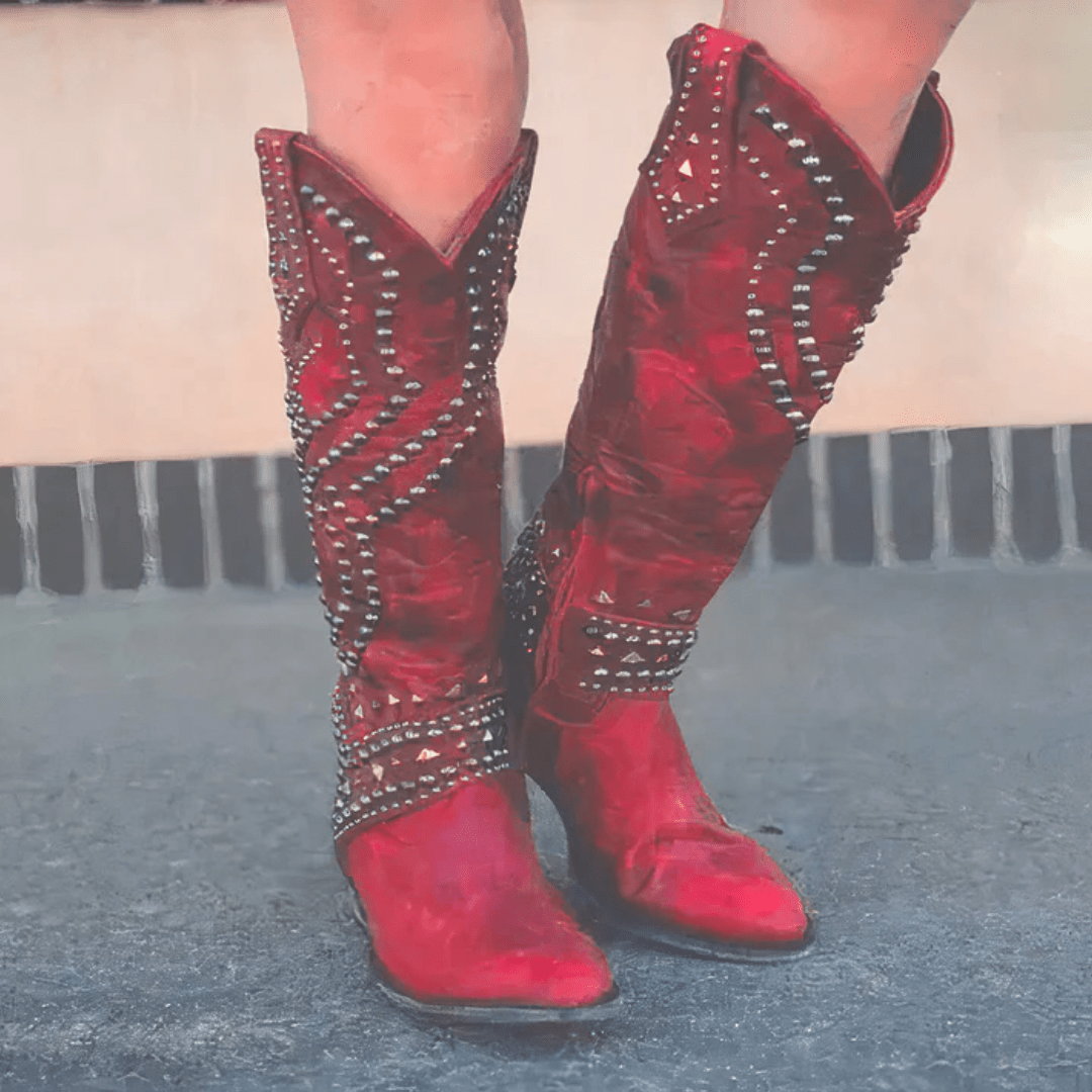 Westerse Kniehoge Dameslaarzen met Puntneus en Studdetails voor Stoere Elegantie