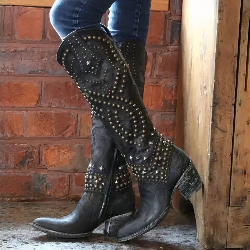 Westerse Kniehoge Dameslaarzen met Puntneus en Studdetails voor Stoere Elegantie