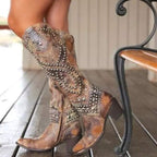 Westerse Kniehoge Dameslaarzen met Puntneus en Studdetails voor Stoere Elegantie
