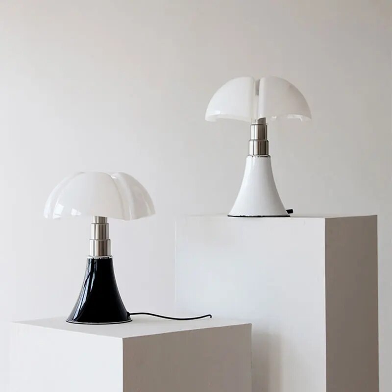Elegante Tafellamp Met Bloemdesign Voor Sfeervolle Verlichting En Moderne Interieurs